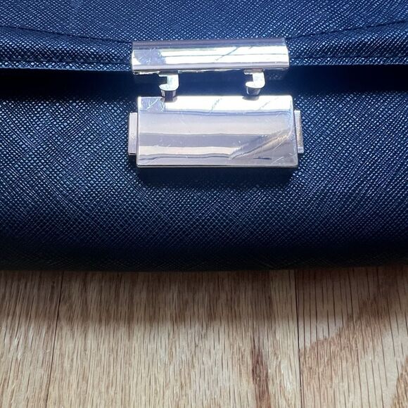 Small Purse Cross Body With Chain Strap Textured Vegan Leather Black Gold - Picture 5 of 5